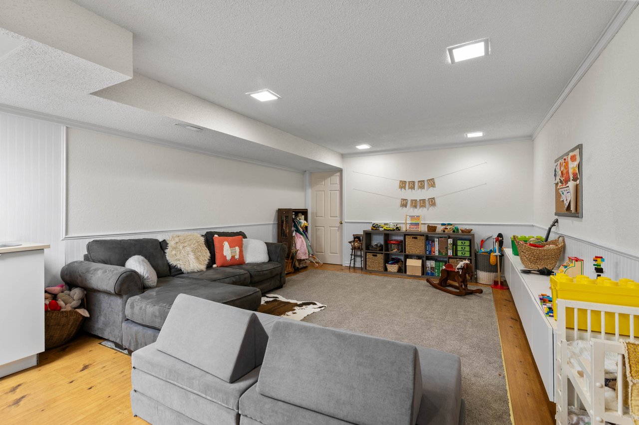 104 Thorson Crescent