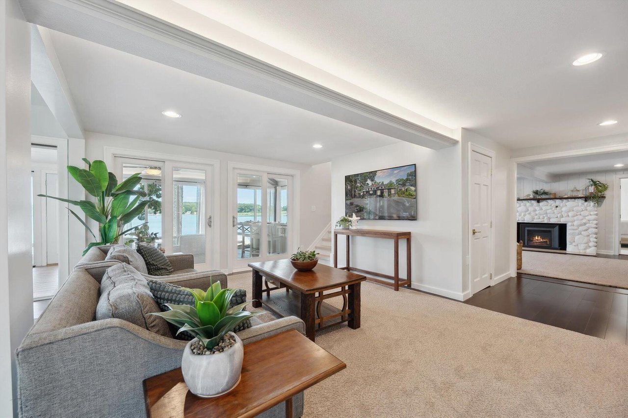 240 AQUAMARINE DRIVE