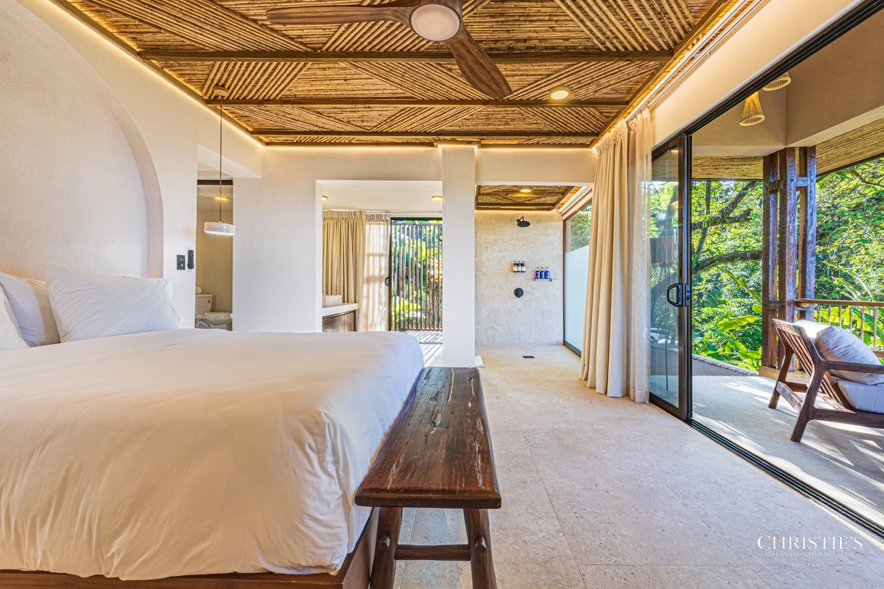 Luxury Hotel Boutique with Ocean Views | Walking distance to the beach | 13.2 Acres