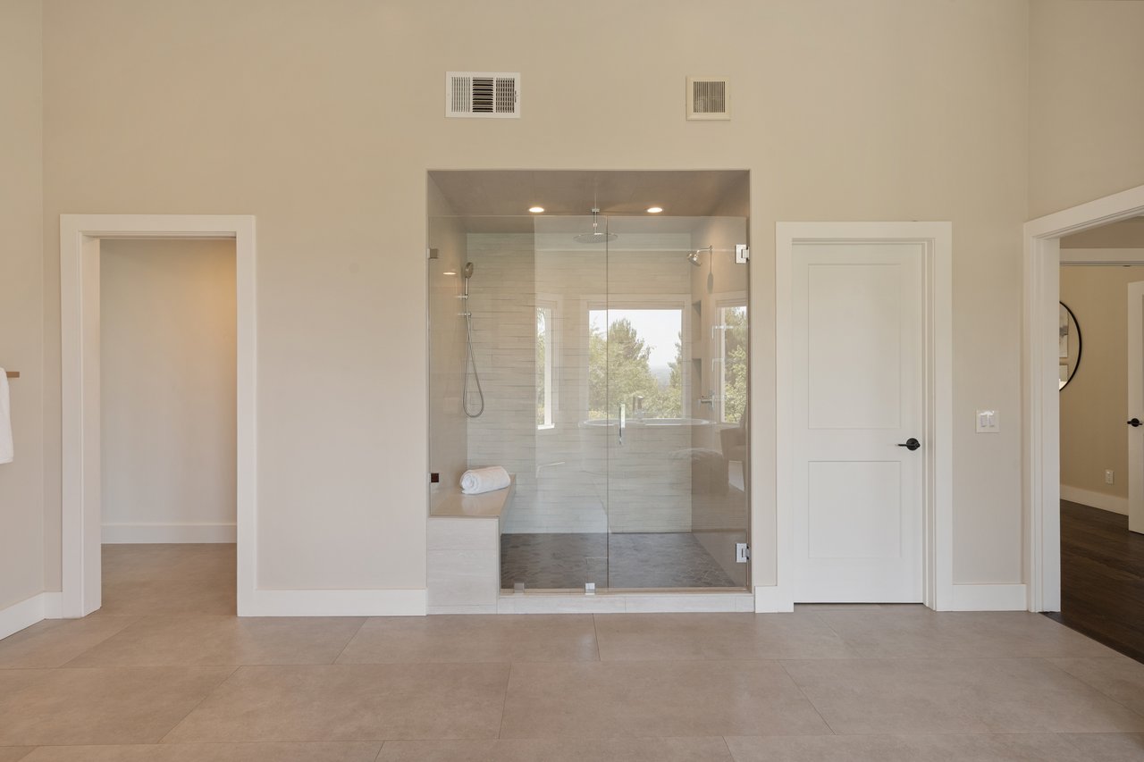 1805 Holly Tree Lane