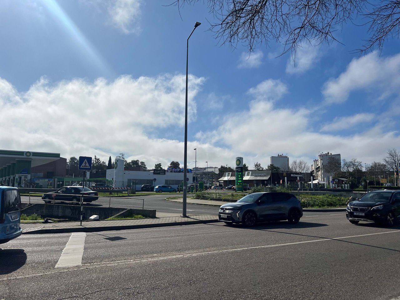 Prime Commercial Space Near Lisbon – Tenant in Place – 5% Annual Return