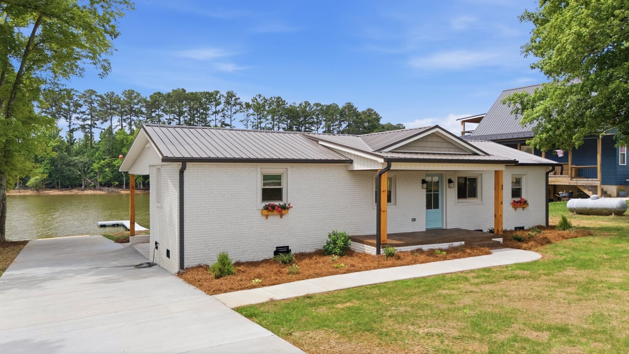 EXTENSIVELY remodeled SINGLE LEVEL lakefront home - 2516 Riverview Rd. Lexington NC