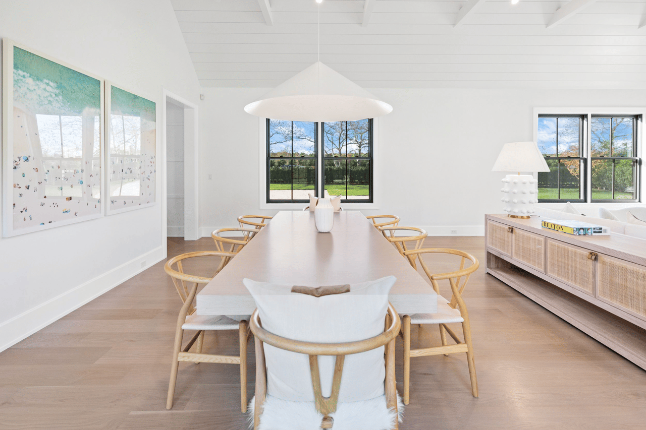 472 Edge of Woods Rd