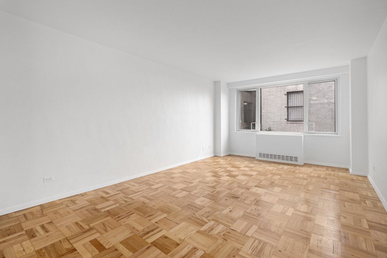 301 E 22nd Street 2R