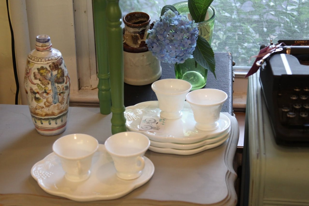 Pics of Retail Space & Dining Set!