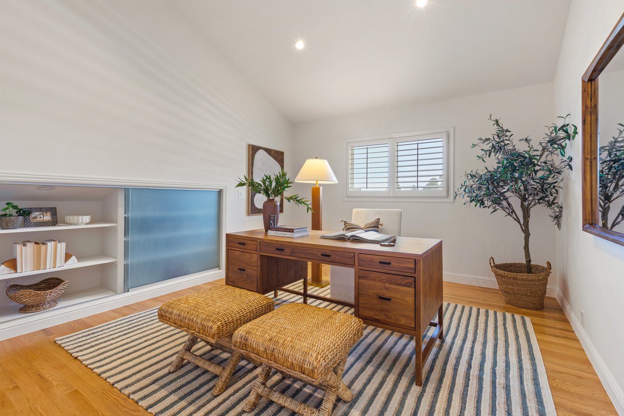 Picturesque and Private View Residence