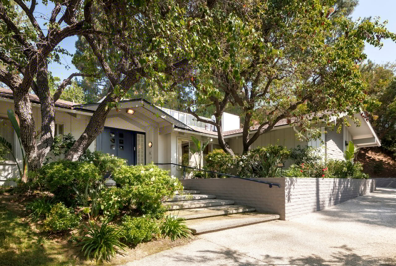 811 N Hillcrest Road