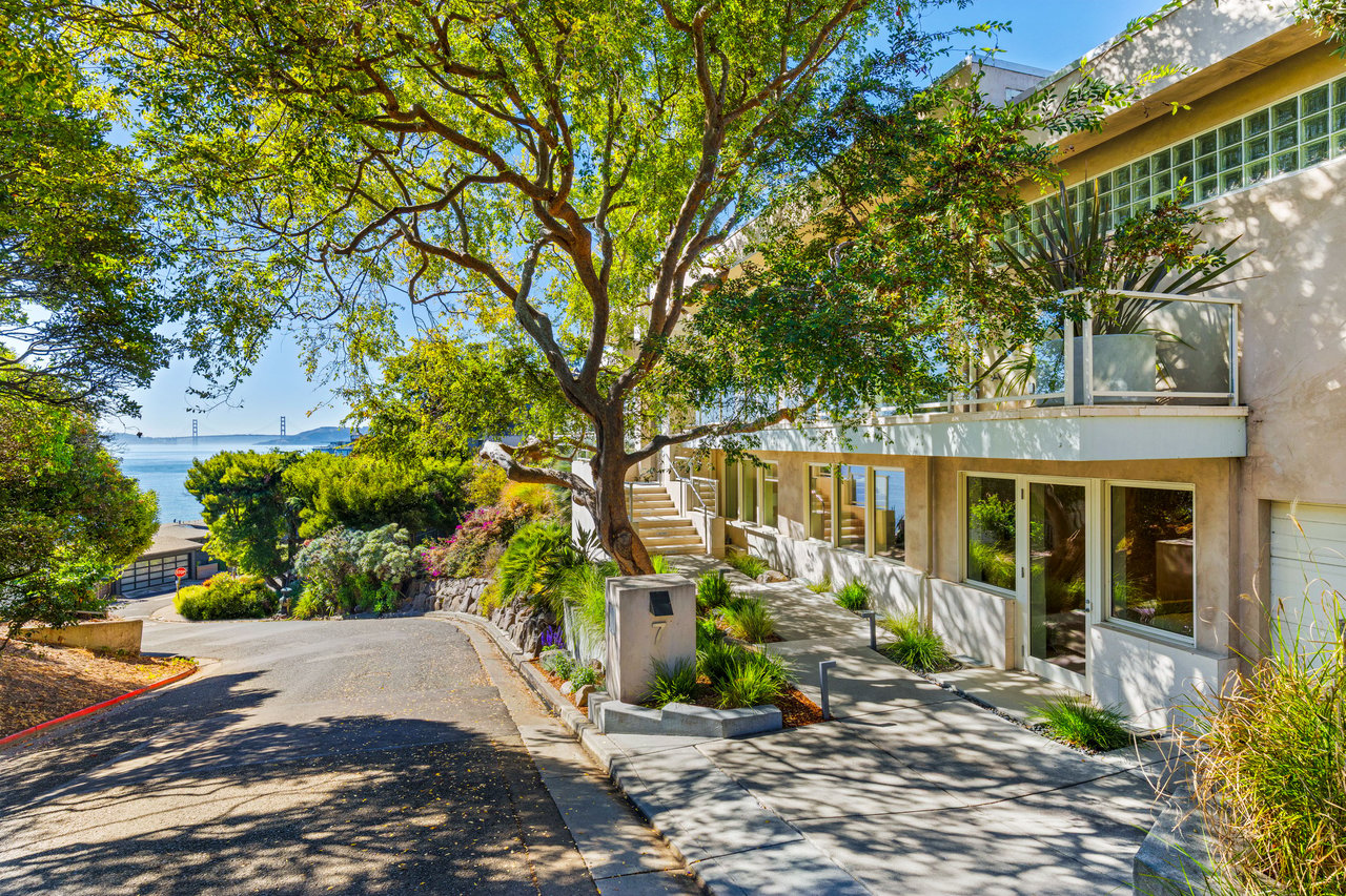 Dramatic Contemporary Architecture and Golden Gate Bridge Views