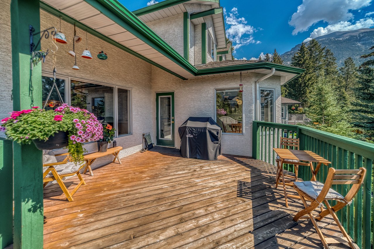 330 Canyon Close