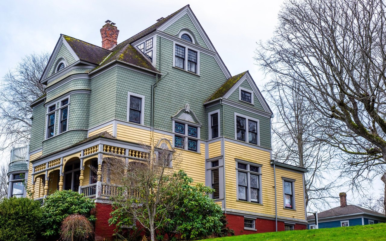 In Love with Historic Homes? Here Are the Pros and Cons of Buying One