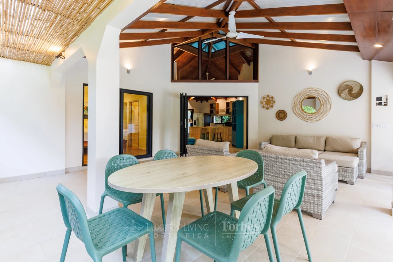 20391 - Property near the beach with hotel or private home potential