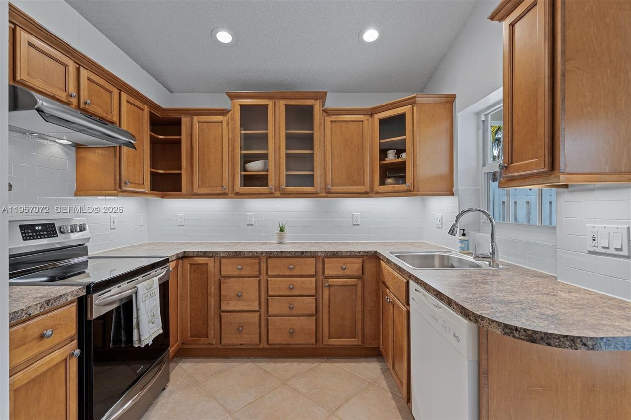 332 Bridgeton-road-weston-fl-home-kitchen-for-sale