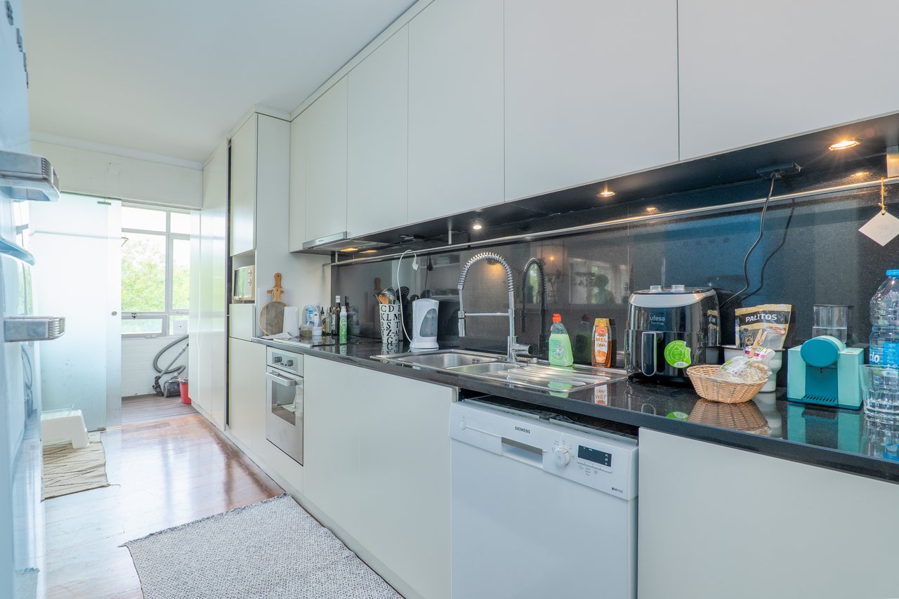 Sea View 2-Bedroom Apartment for Rent in Tranquil Foz Location
