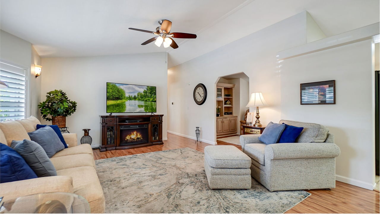 8651 Foothill Boulevard 35