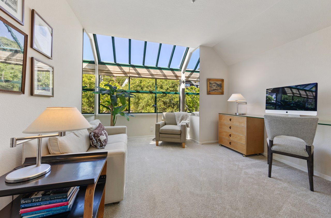 Luxury Condo with Sweeping Bay Views