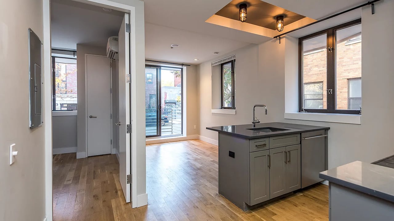 185 Leonard St 1A