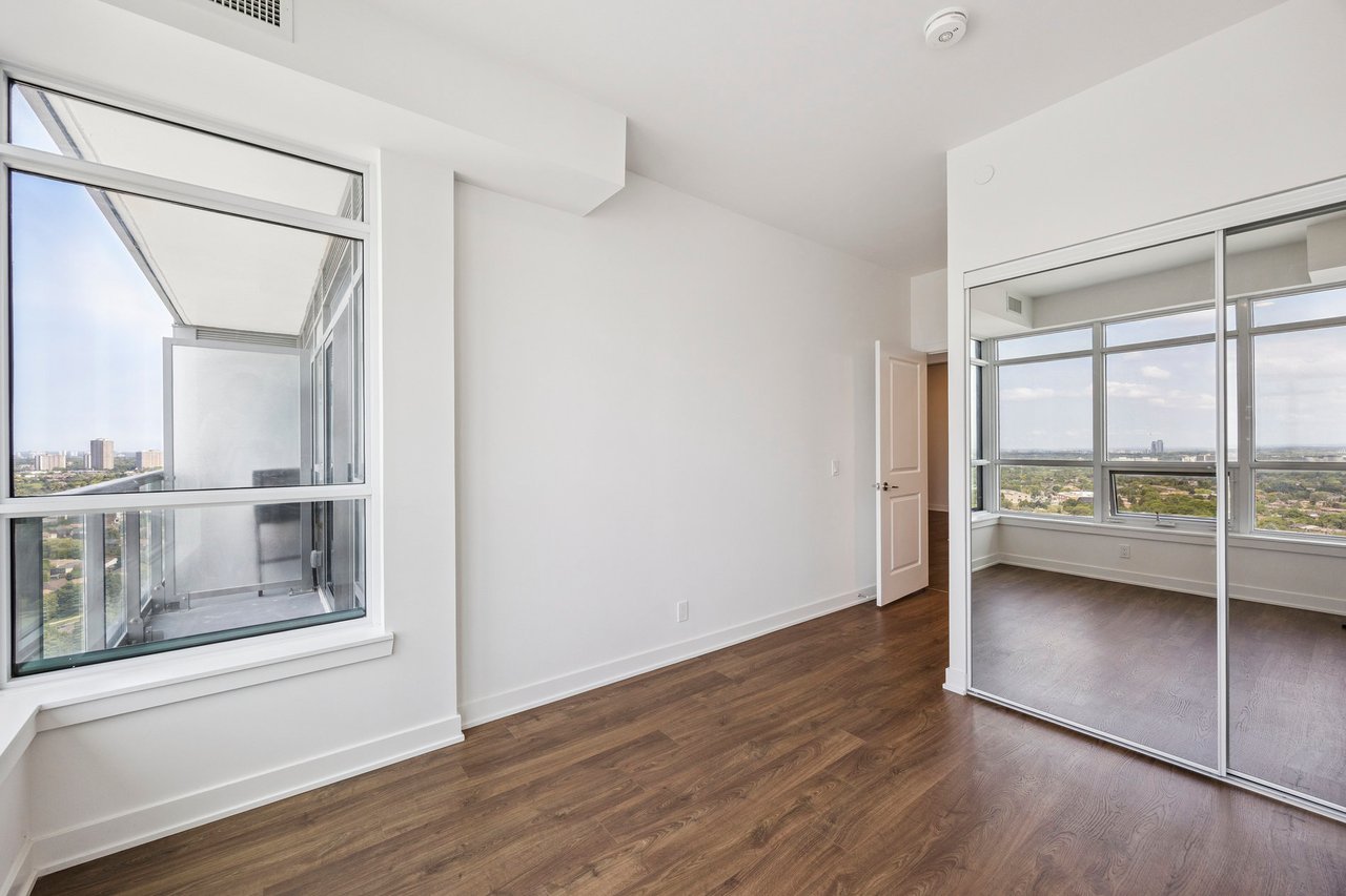 50 Upper Mall Way #2109