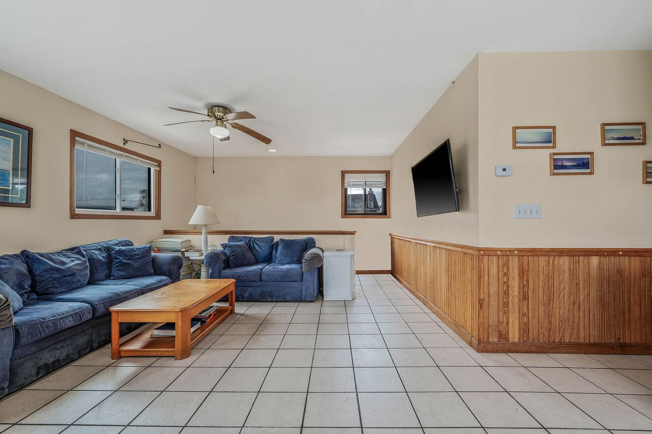 83 E Lighthouse Walk