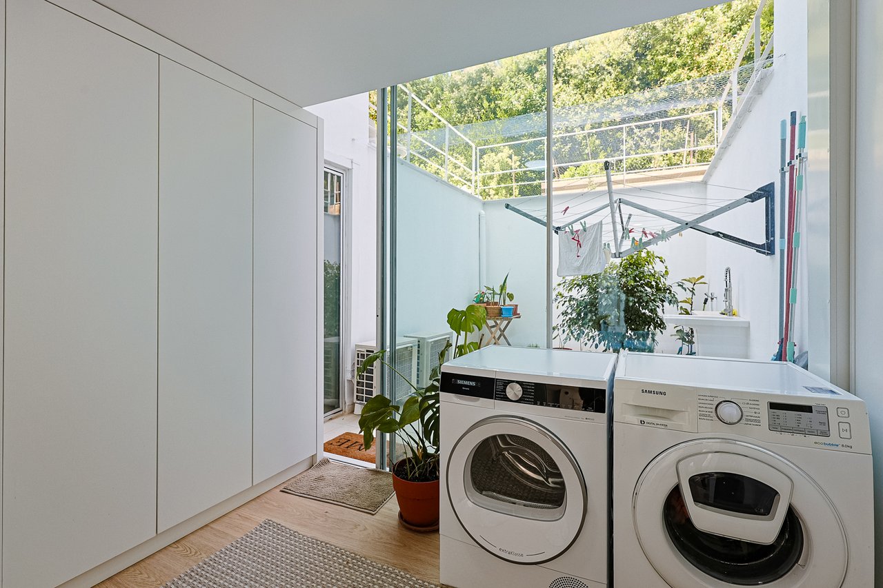 “The Green Villa” – Elegant Luxury Villa with Pool in Carnaxide, Oeiras