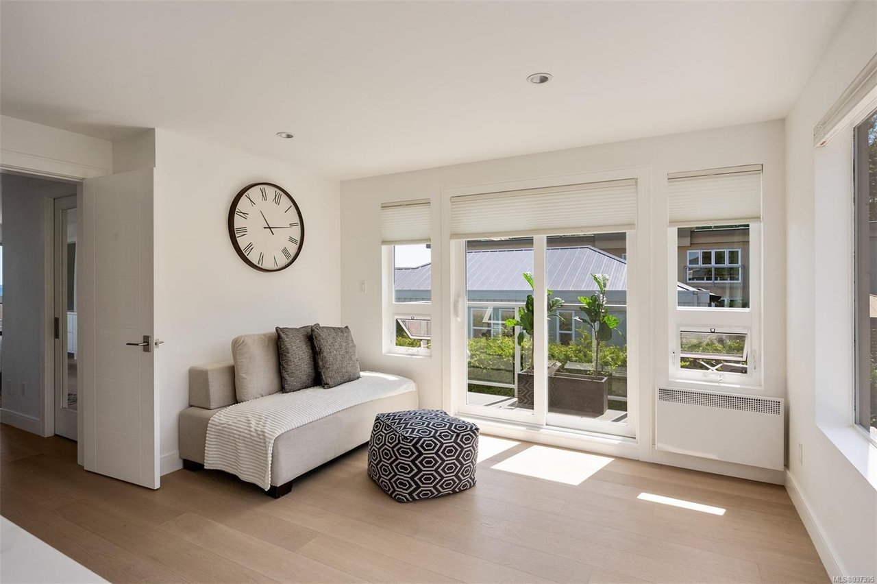 2378 Esplanade
