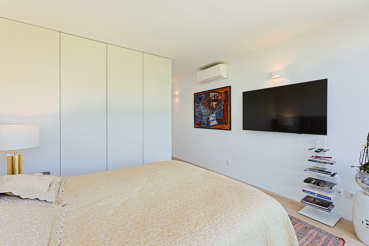 “The Green Villa” – Elegant Luxury Villa with Pool in Carnaxide, Oeiras