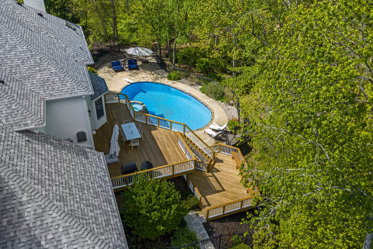 82 Woodman Ln