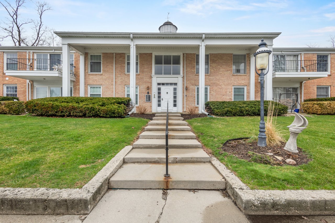 1305 W. Main St. Unit 202 Lake Geneva, WI 53147