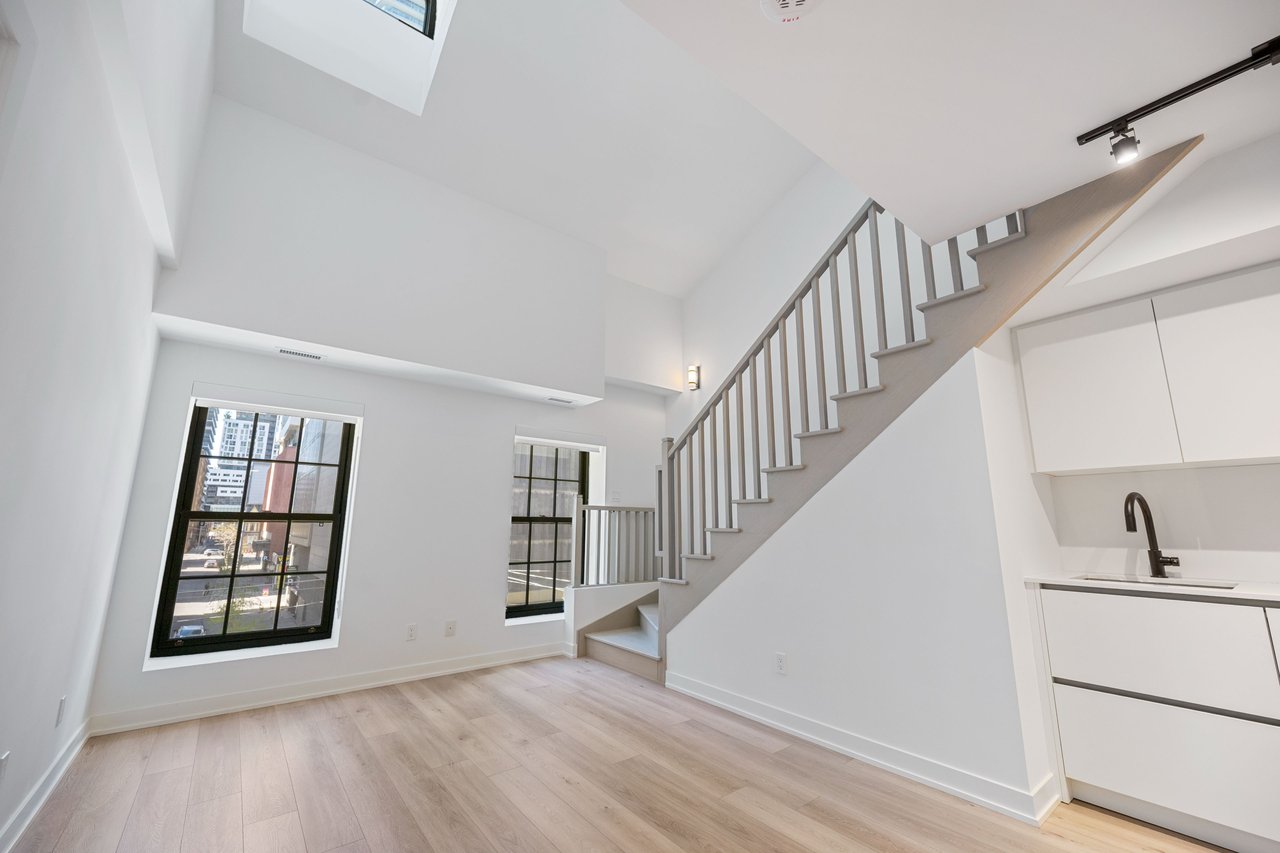 327 King Street W Unit: 306
