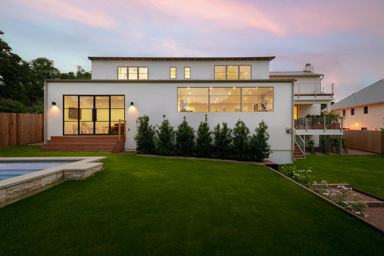 1103 Gaston Ave