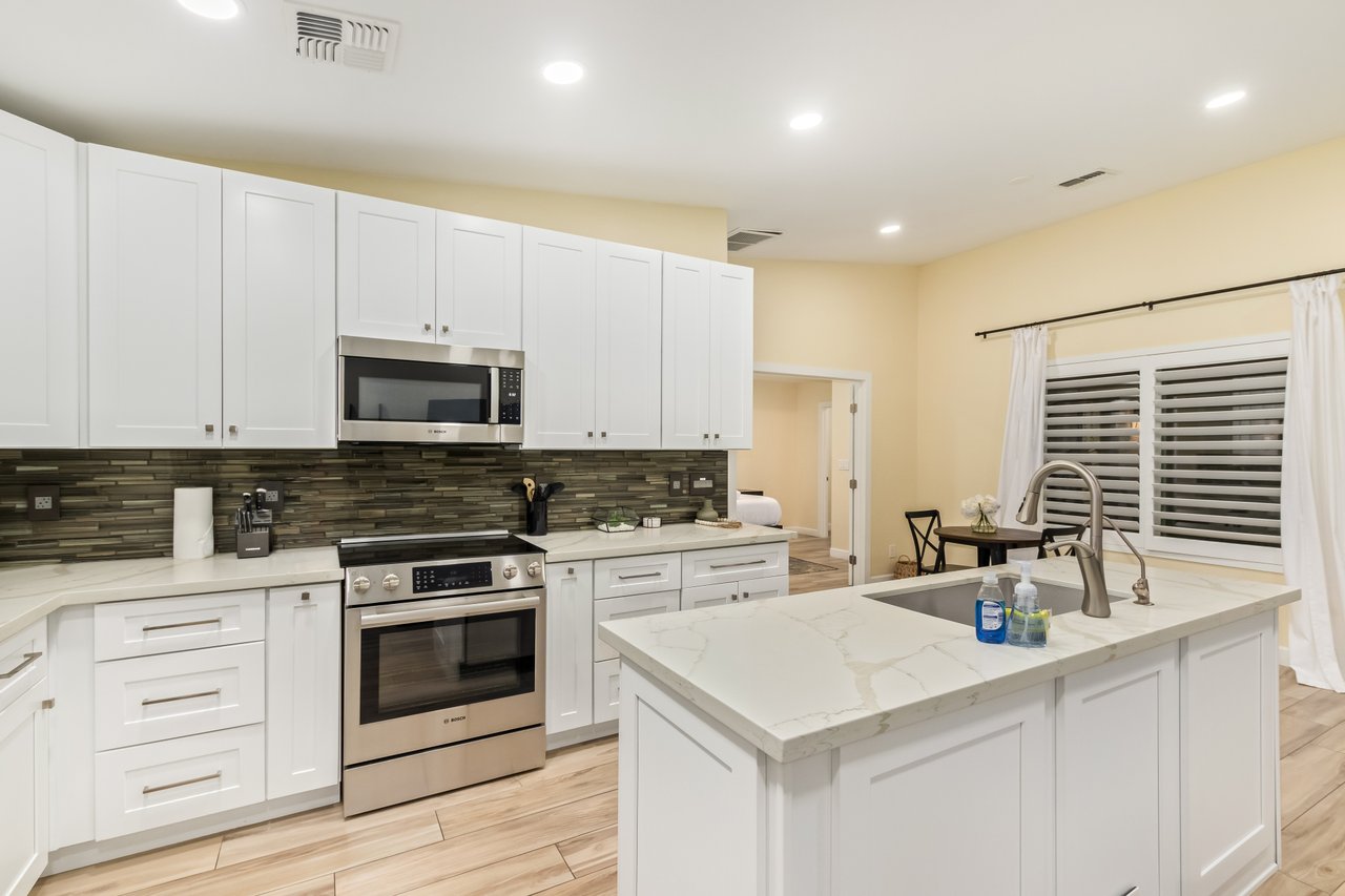 5839 E VOLTAIRE Avenue