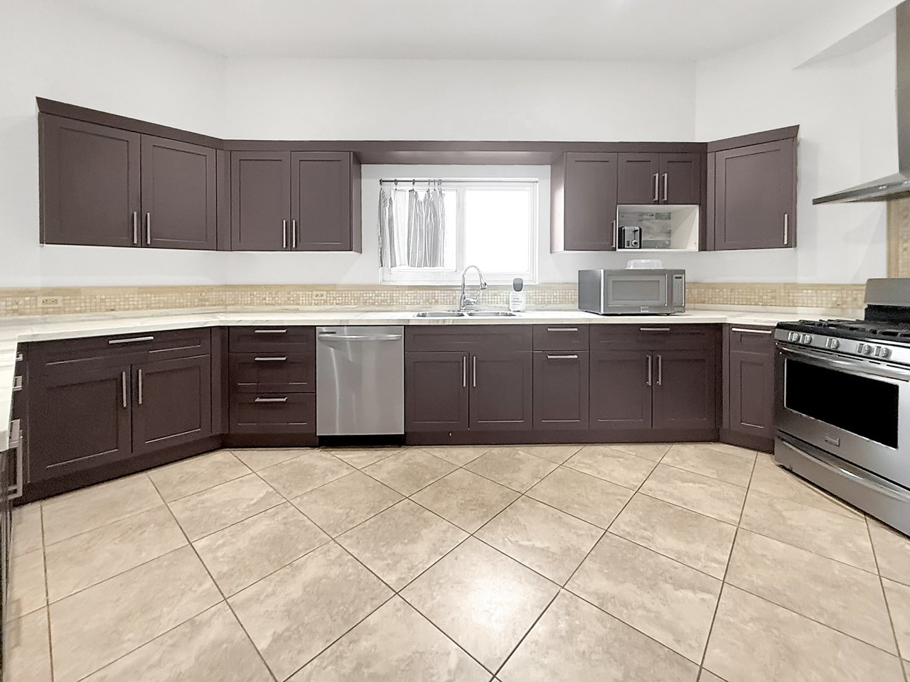 1039 Spooners Estate 3 Bedroom Apartment
