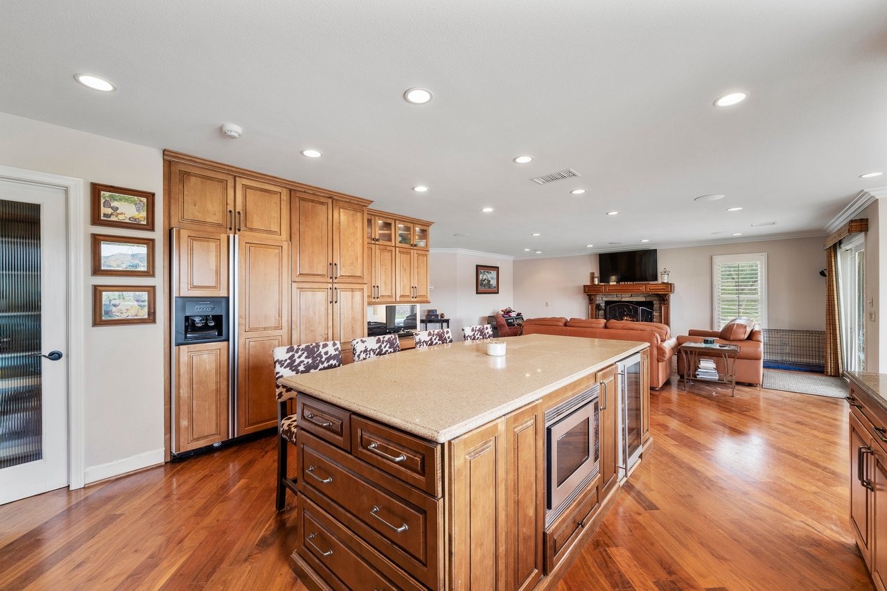 38405 Avenida La Cresta