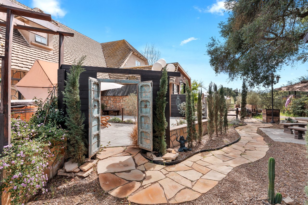 39455 Avenida La Cresta