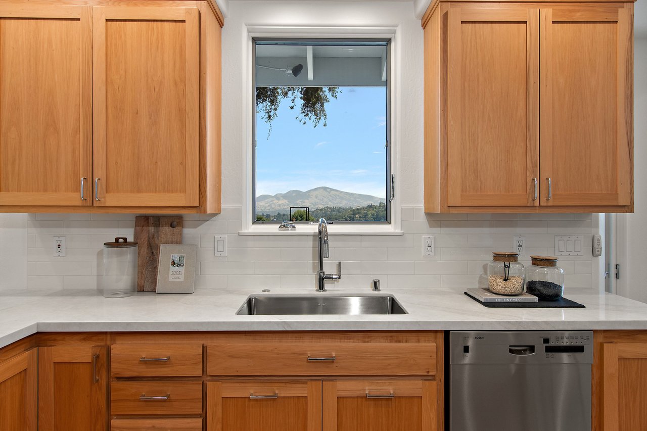 809 Mountain View Dr