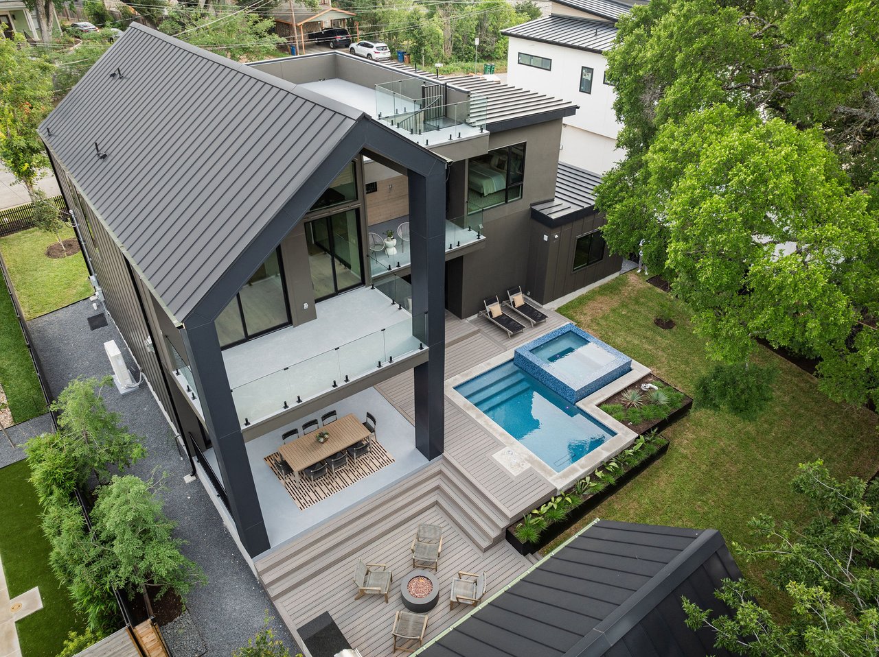 1602 Taylor Gaines ST