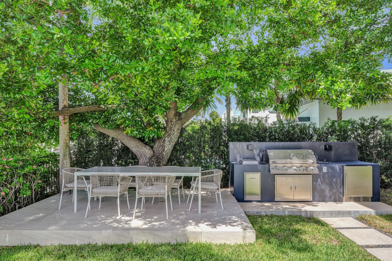 30  S Compass Dr