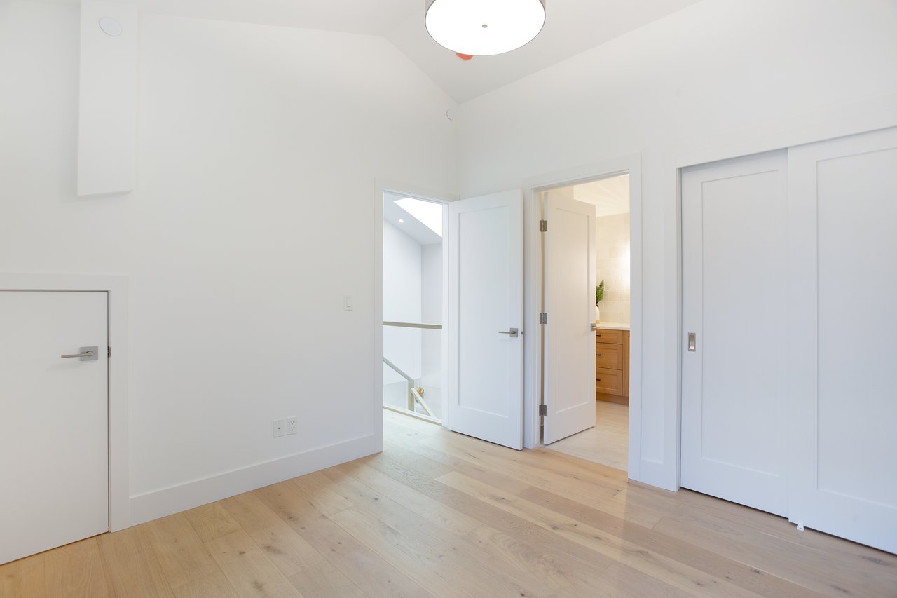 2(SE) - 833 6th Street