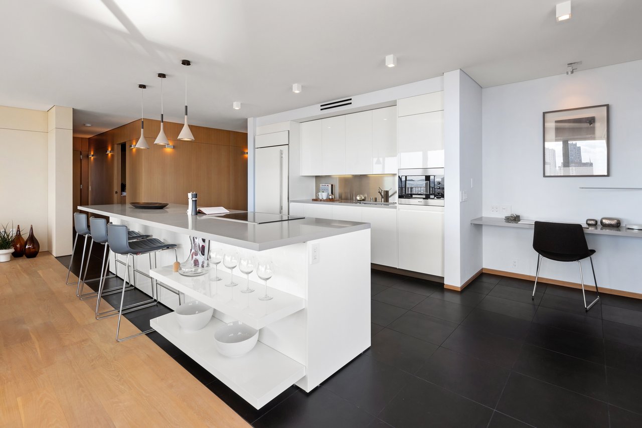 Contemporary Design and Iconic Views at The Summit