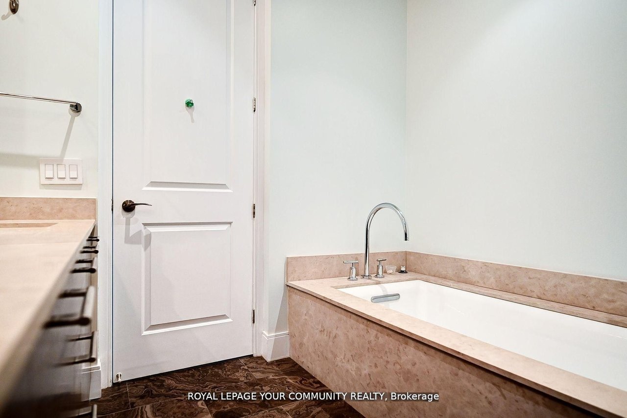 PREMIUM YORKVILLE LIVING