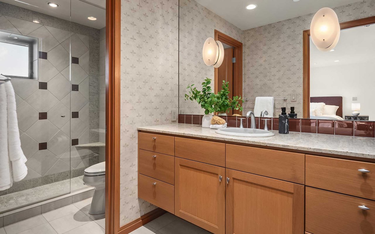 Northwest Contemporary Style on Mercer Island’s Cherished North End