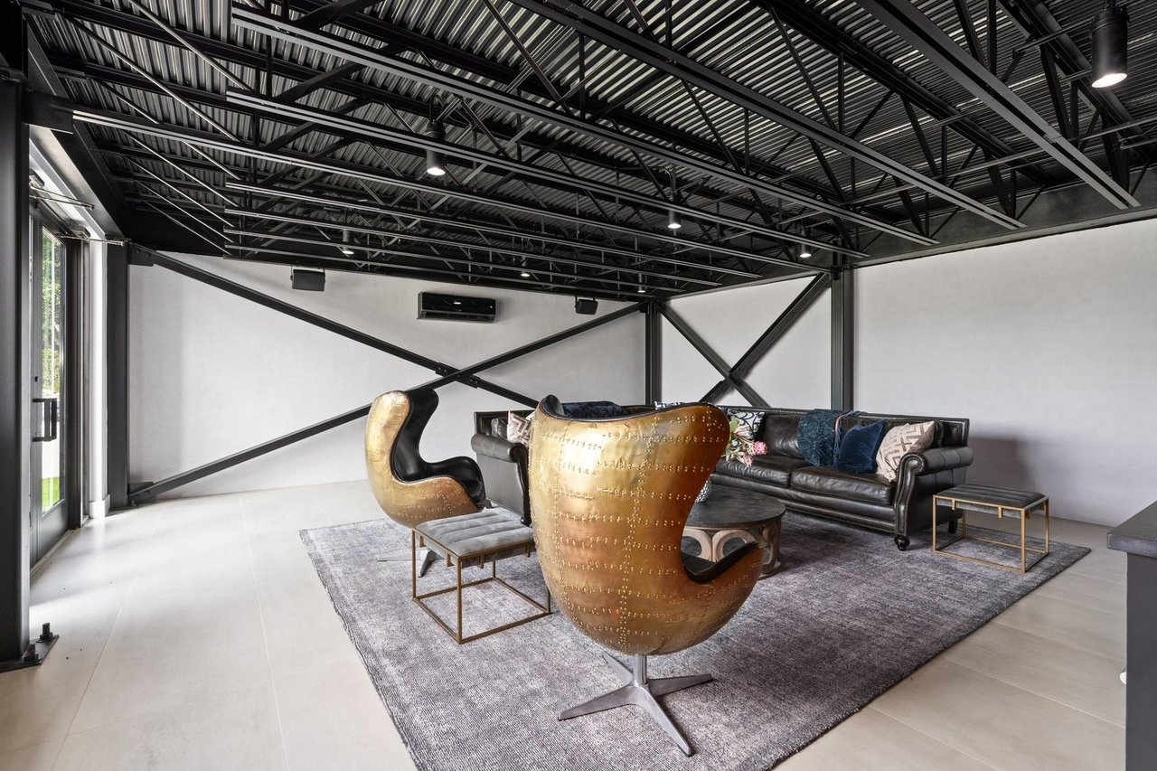 Luxxis Design 1104 Summit