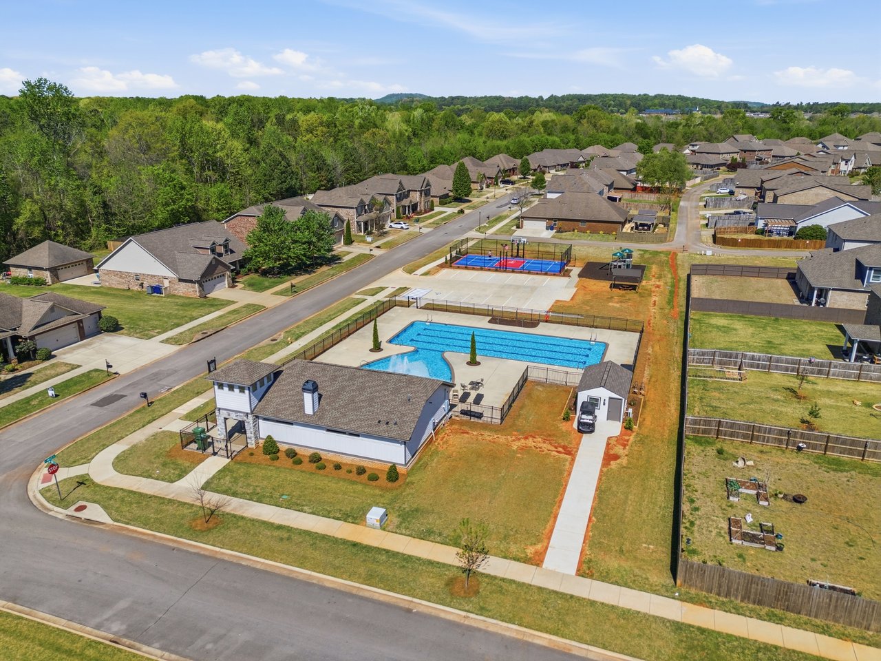 Immaculate 5BR Home with Outdoor Fireplace & Community Pool
