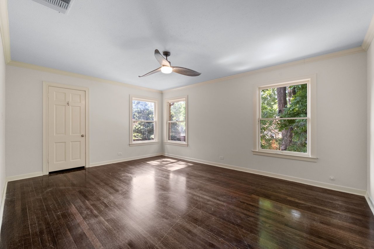 Luxury Property in Olmos Park