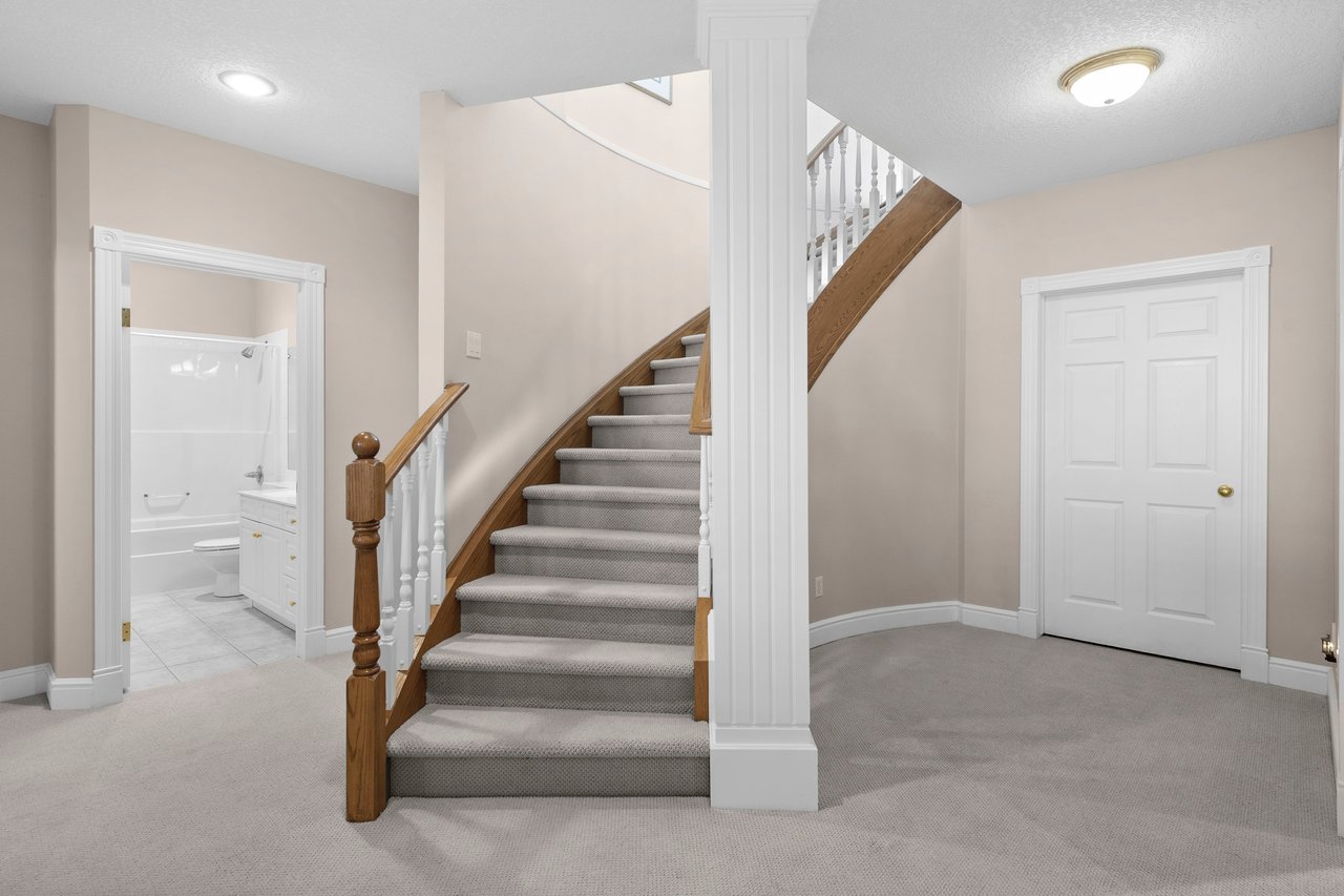 82 Arbour Crest Mount NW