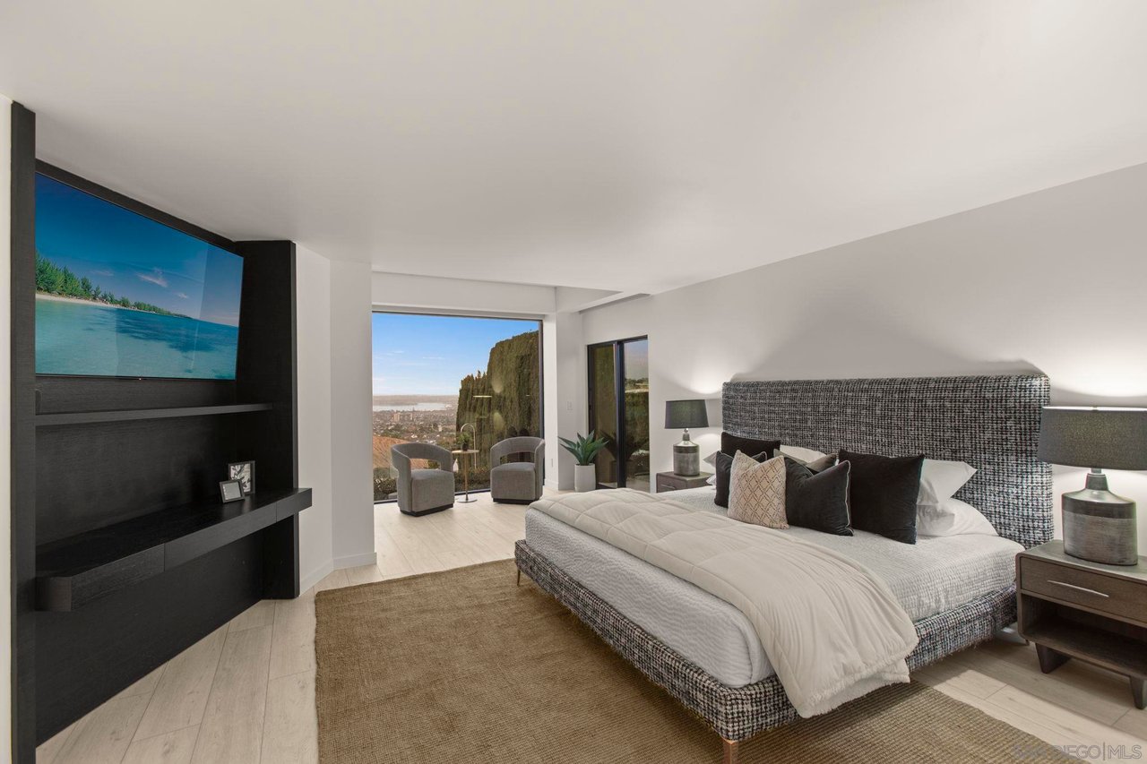 5811 Box Canyon Rd. La Jolla, CA