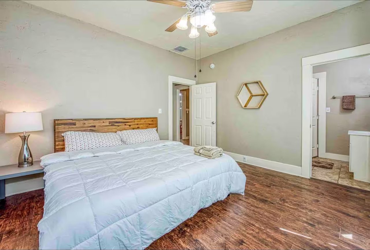 605 N Poplar Avenue, Fresno