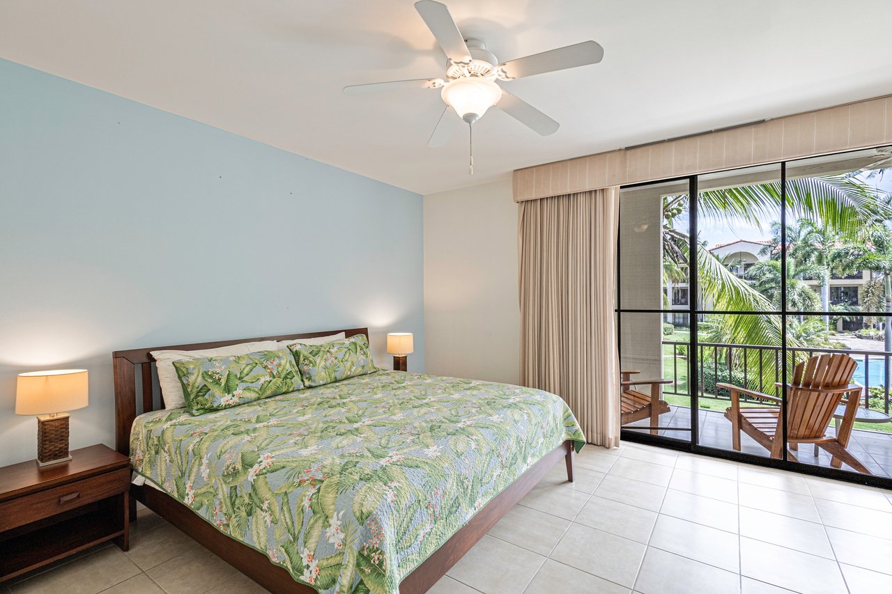 Close to Beach Luxury Two Bedroom Condo