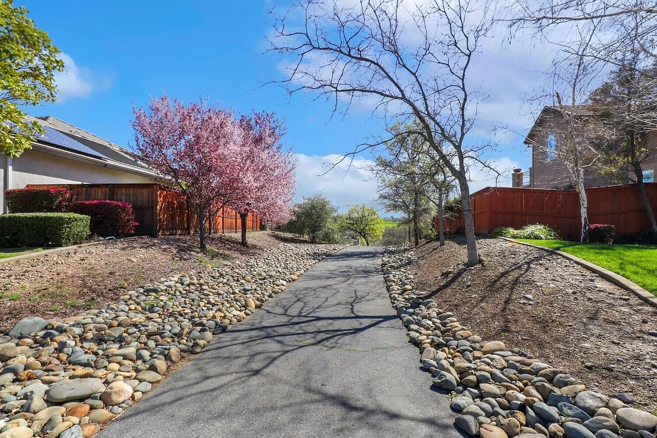 2200 Red Hawk Ct