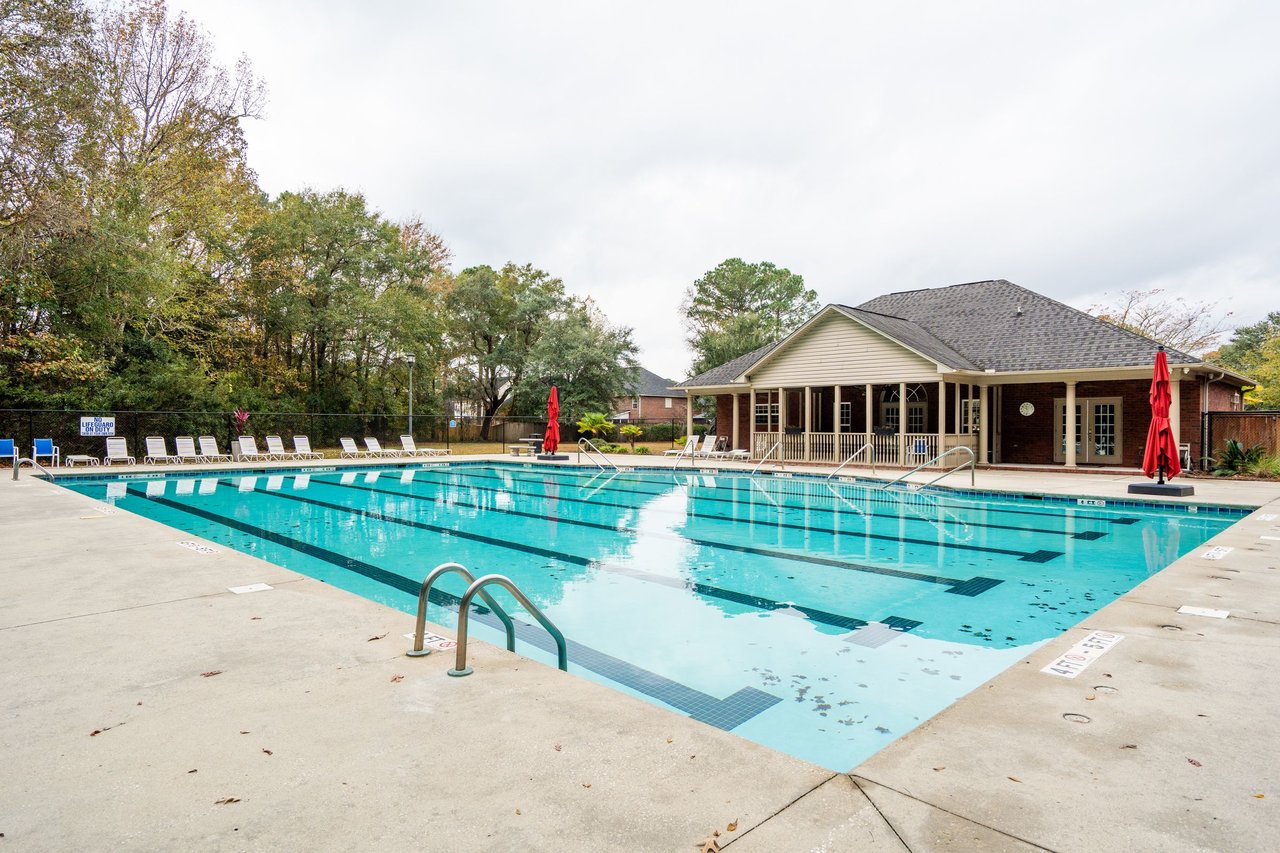 5516 Crescent View Dr