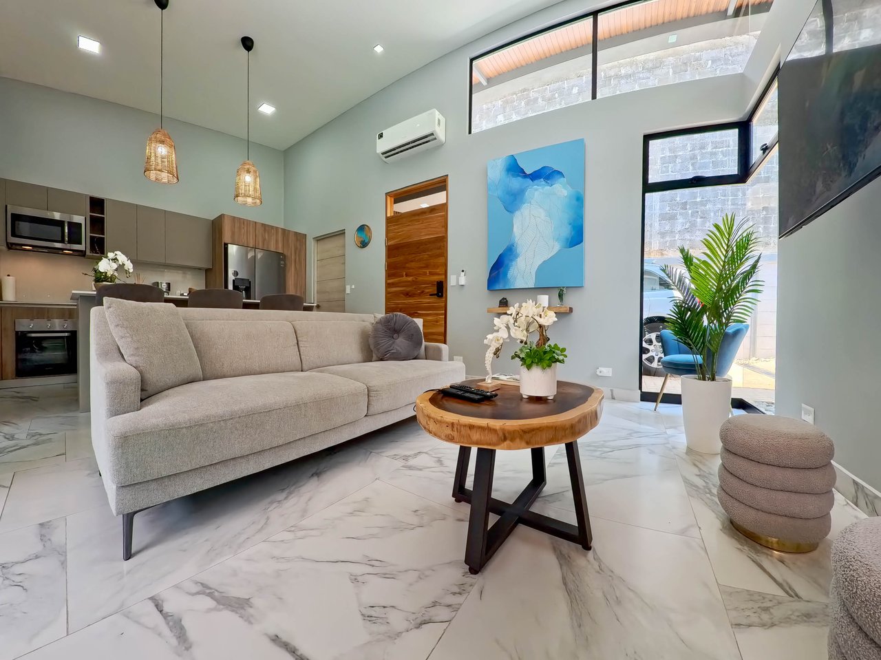 Great Location Brand New Pool House